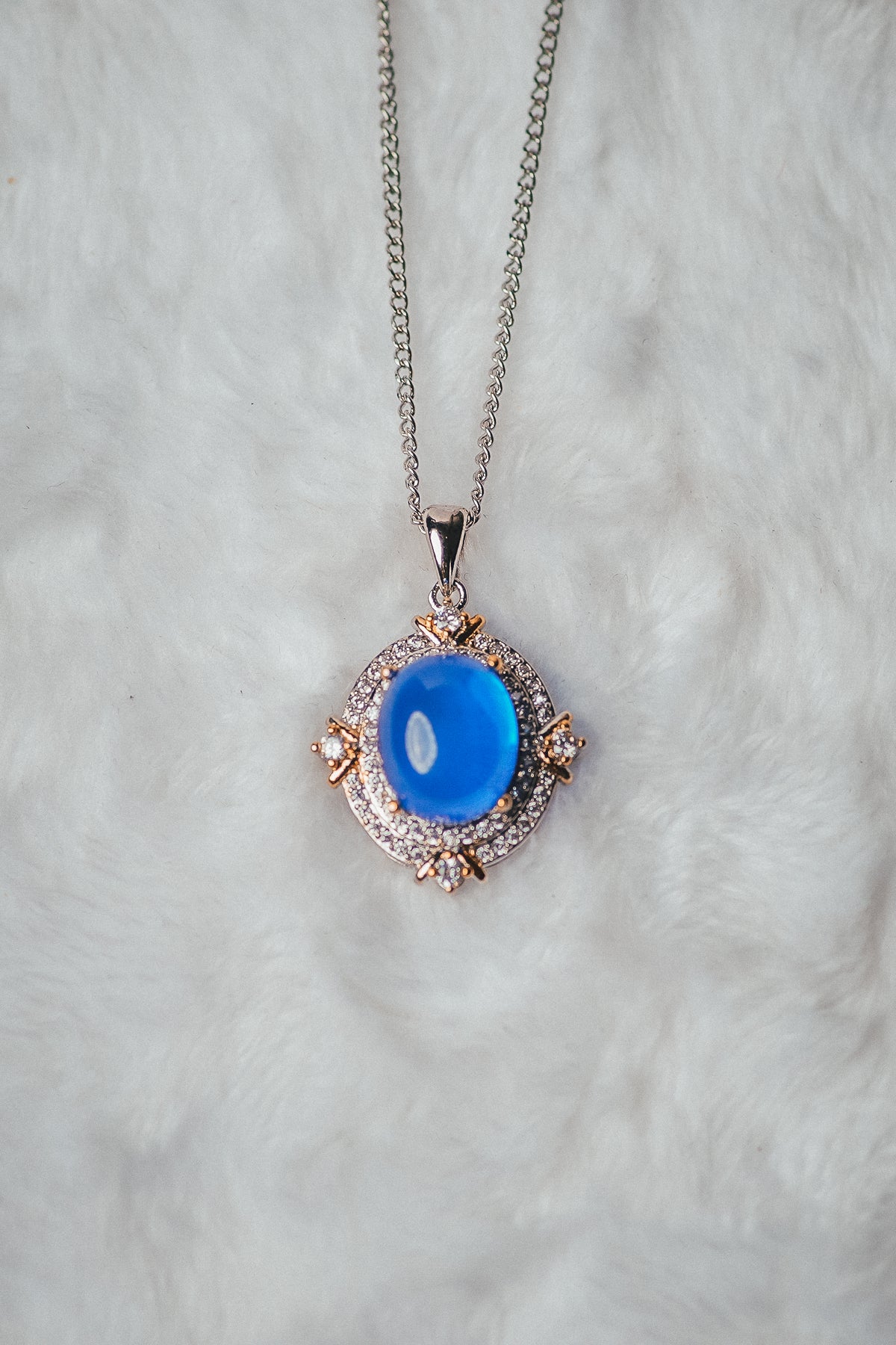 Two-Tone Oval Blue Cabochon Halo Pendant