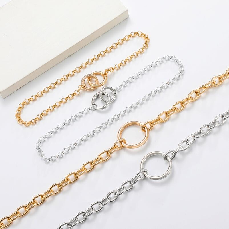 Circle choker in gold