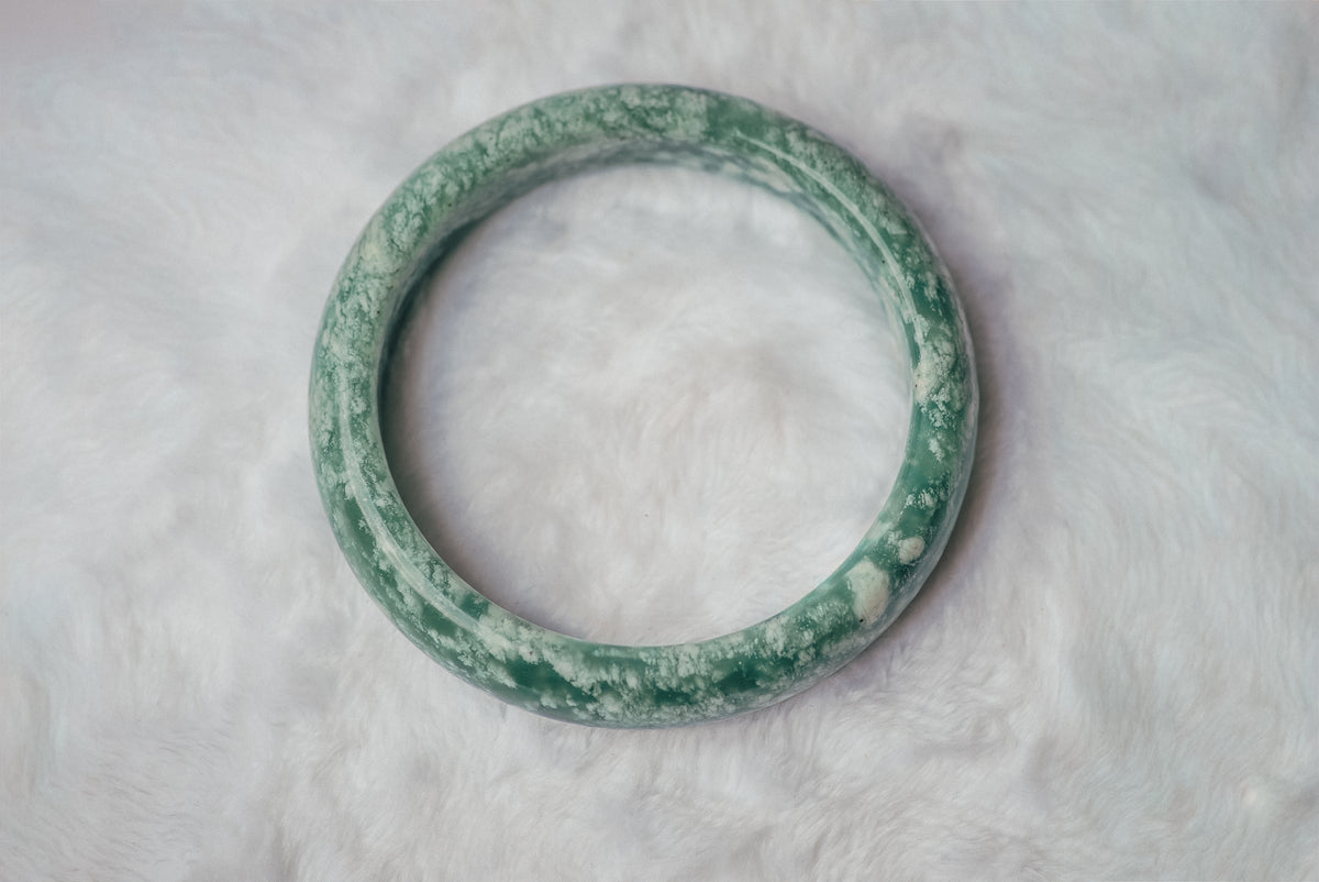 Two-Tone Green and White Xiuyan Jade Bangle