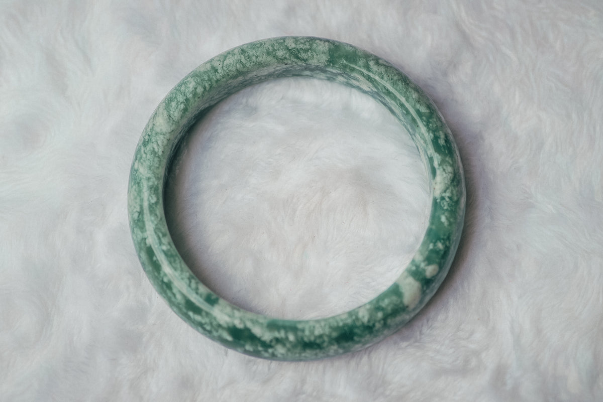 Two-Tone Green and White Xiuyan Jade Bangle