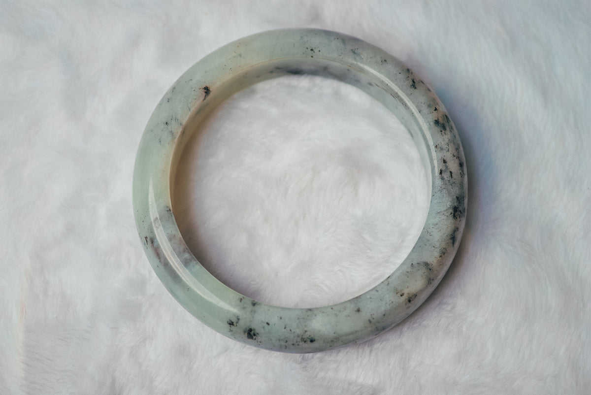 Two-Toned "Oreo" Xiuyan Jade Bangle