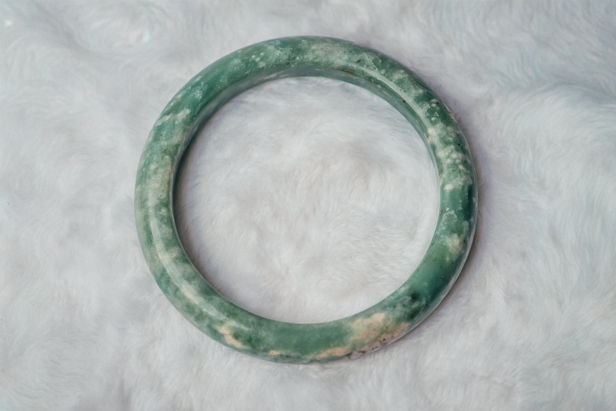 Two-Tone Green and White Xiuyan Jade Bangle
