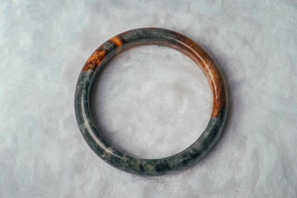 Tri-Toned Dark Xiuyan Jade Bangle