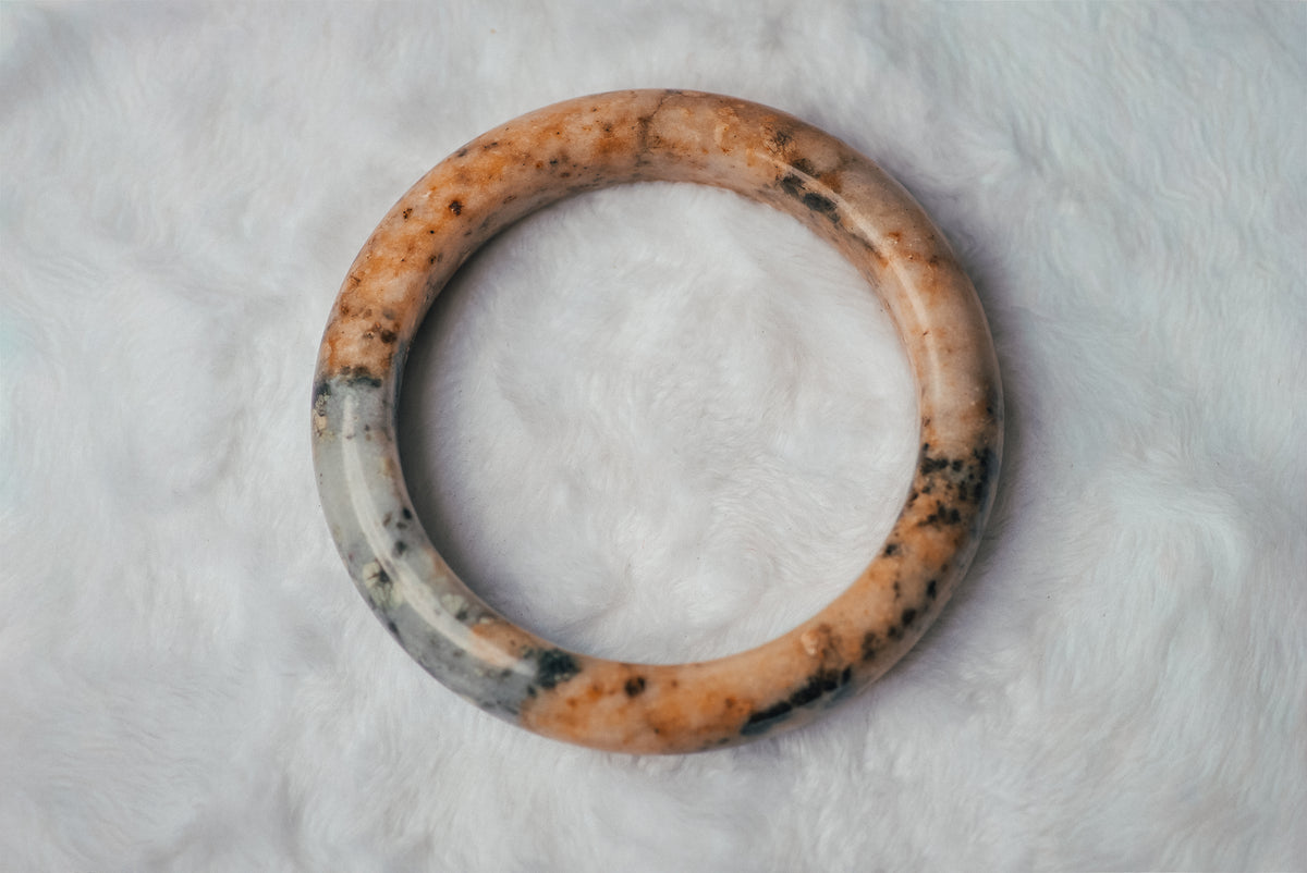 Tri-Toned Orange Xiuyan Jade Bangle