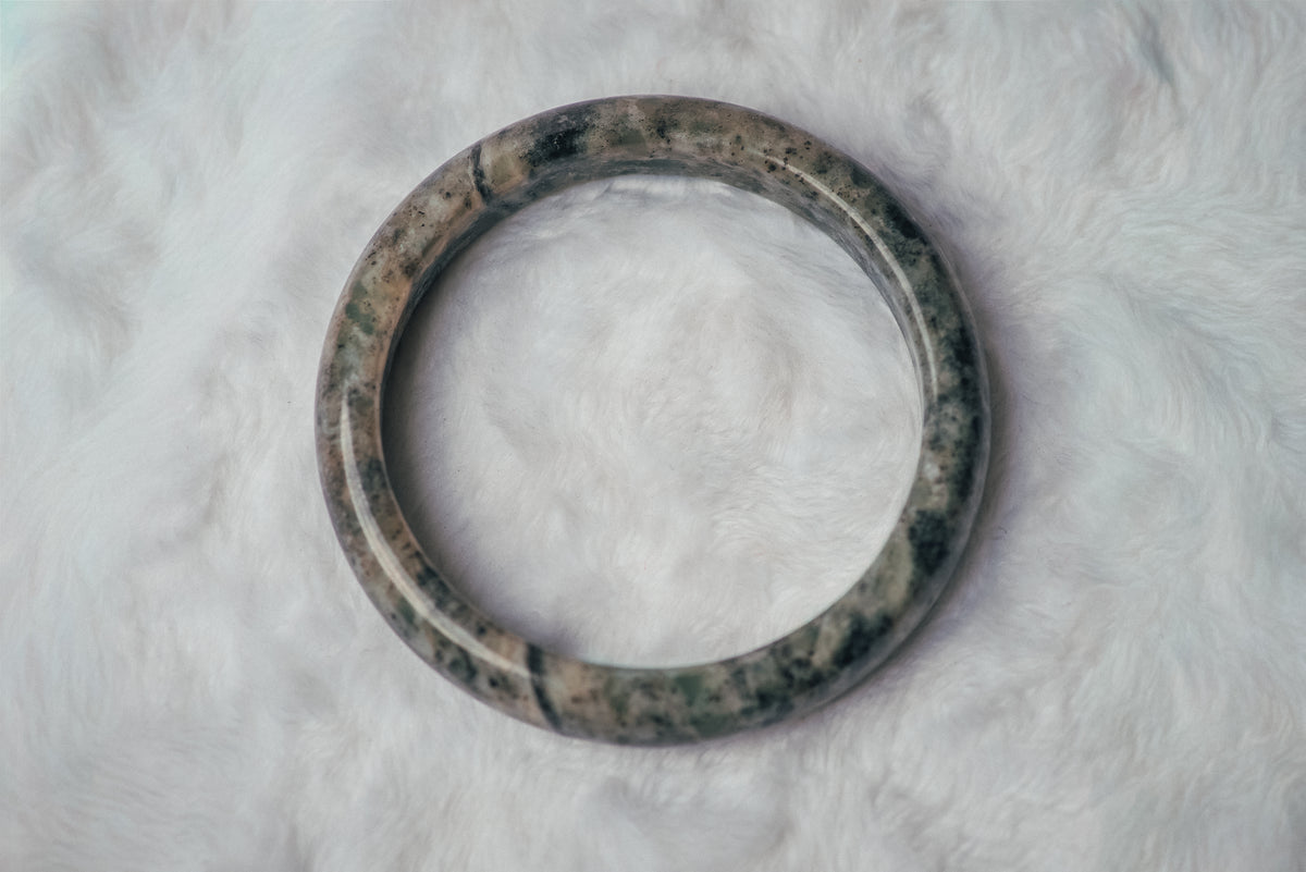 Tri-Toned Brown Xiuyan Jade Bangle