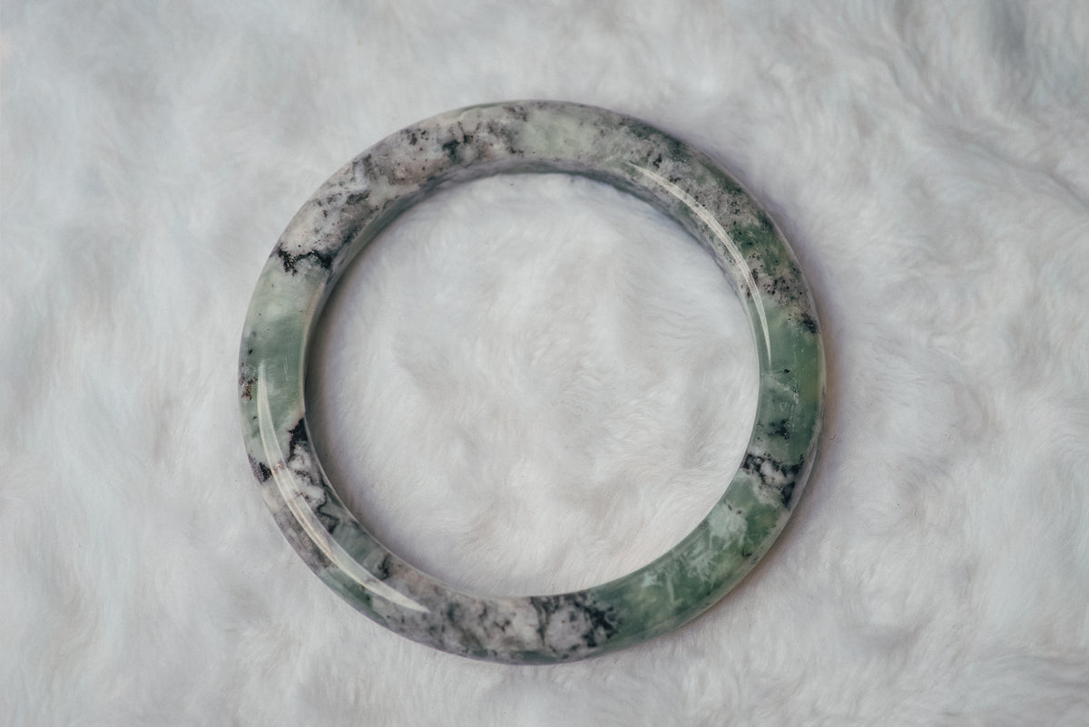 Tri-Toned White and Green Xiuyan Jade Bangle
