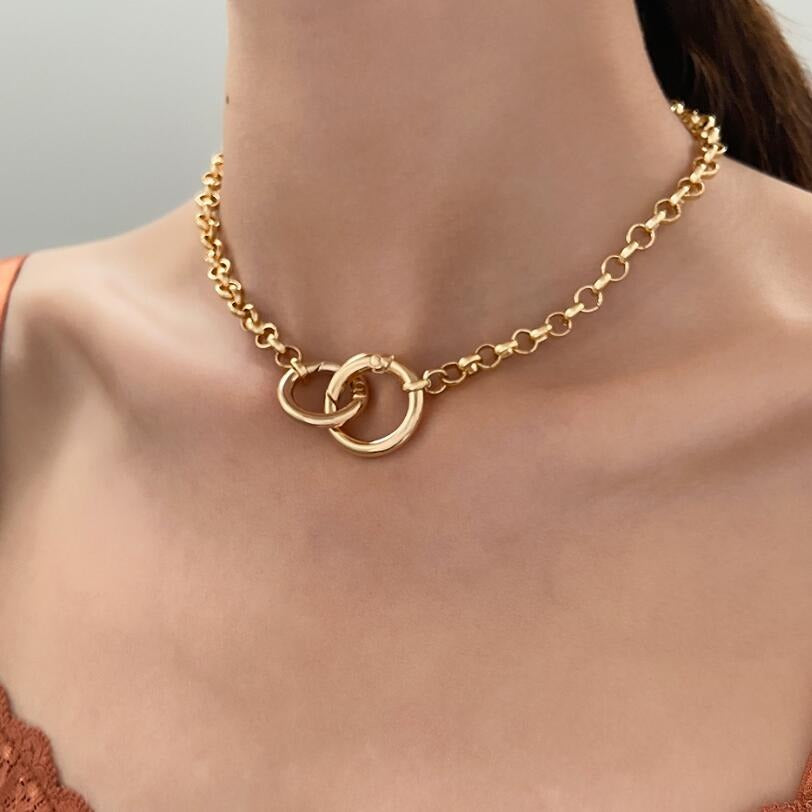 Circle choker in gold